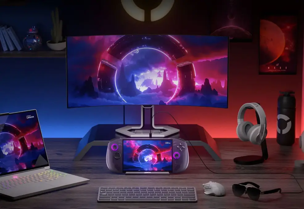 Геймърски сетъп с Legion лаптоп, монитор и аксесоари